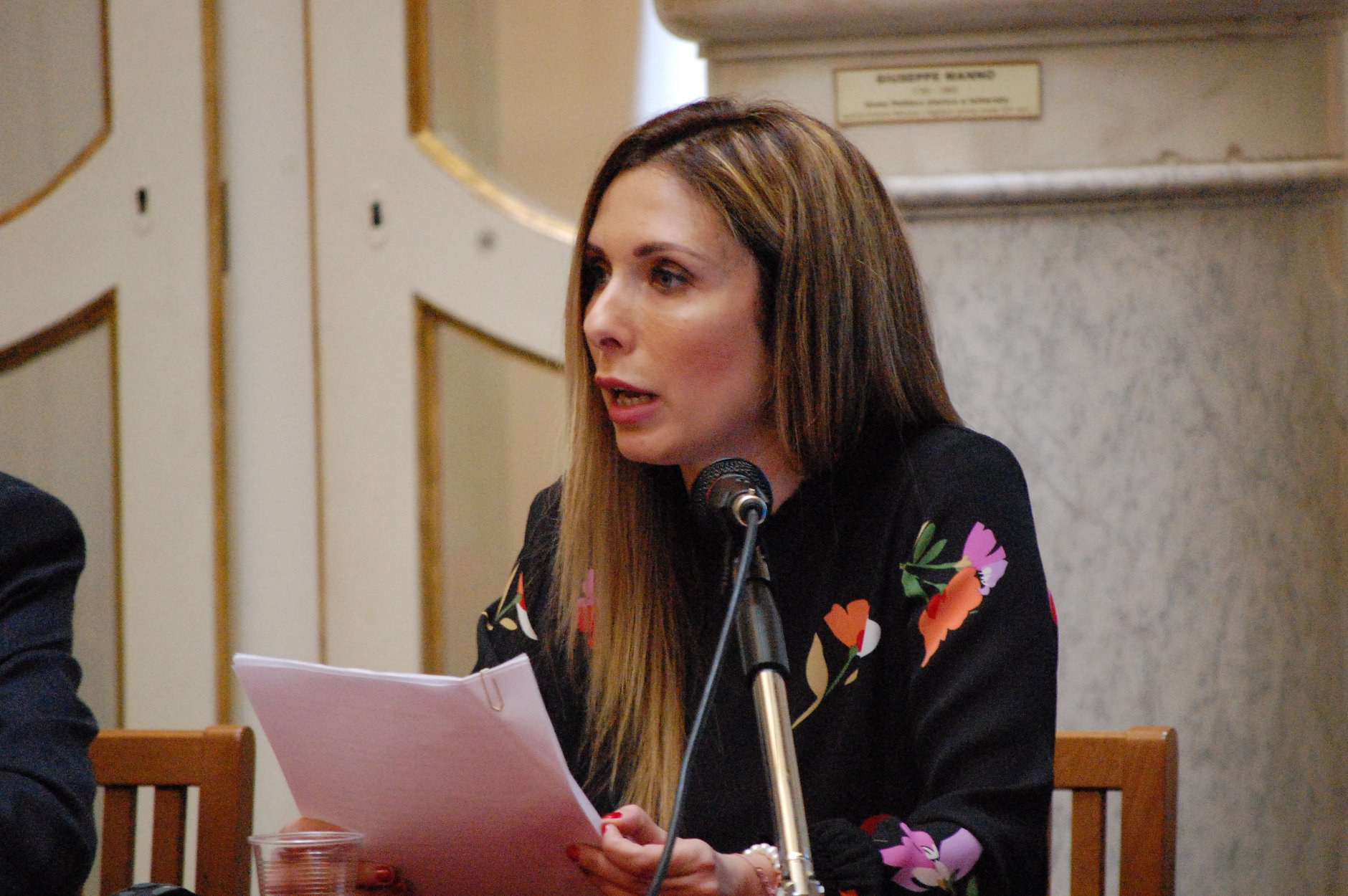 Anna Corrias e Laura Follesa al convegno "Il pensiero per immagini e le forme dell'invisibile"