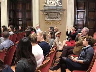 Una fase del meeting con il team statunitense. A destra, in senso antiorario, si riconoscono Alessandra Carucci, Enzo Tramontano, Graziella Tocco e Anna Maria Fadda