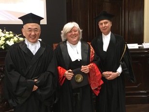 Il Rettore Maria Del Zompo tra i professori Cheng e Matyus