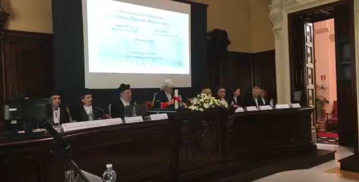 Il Rettore Maria Del Zompo introduce le lectio magistralis dei due scienziati