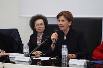 Da sinistra, Marinella Maucioni e Micaela Morelli. L'approfondimento sulla ricerca biomedica ha avuto un forte impatto su studenti e specializzandi accorsi all'aula Maria Lai della facolt&agrave; di Scienze economiche, giuridiche e politiche