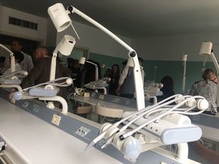 I banchi dell'aula manichini, completamente rimessi a nuovo con i fondi della facolt&agrave; di medicina