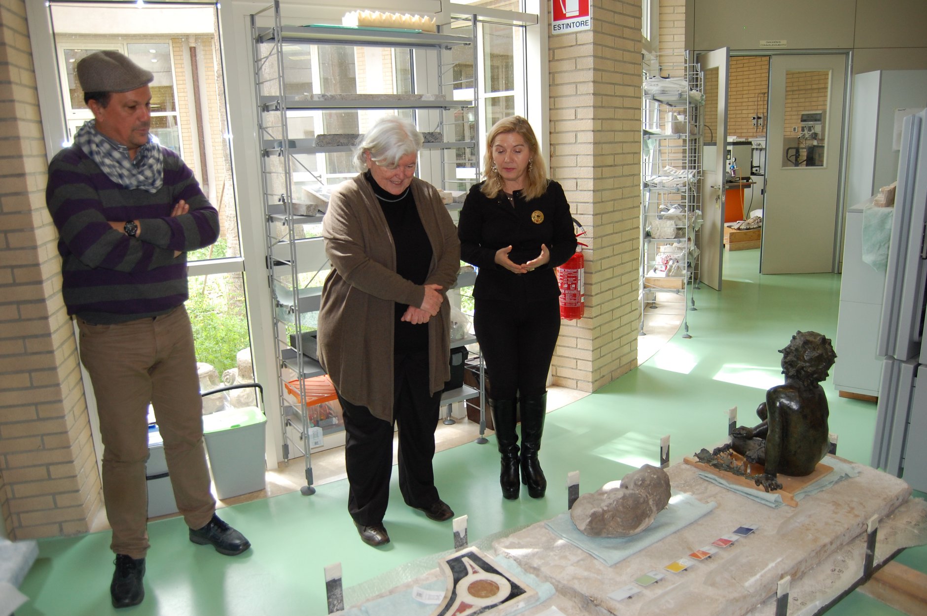 Il Rettore in visita al Laboratorio Didattica e Diagnostica per i Beni culturali